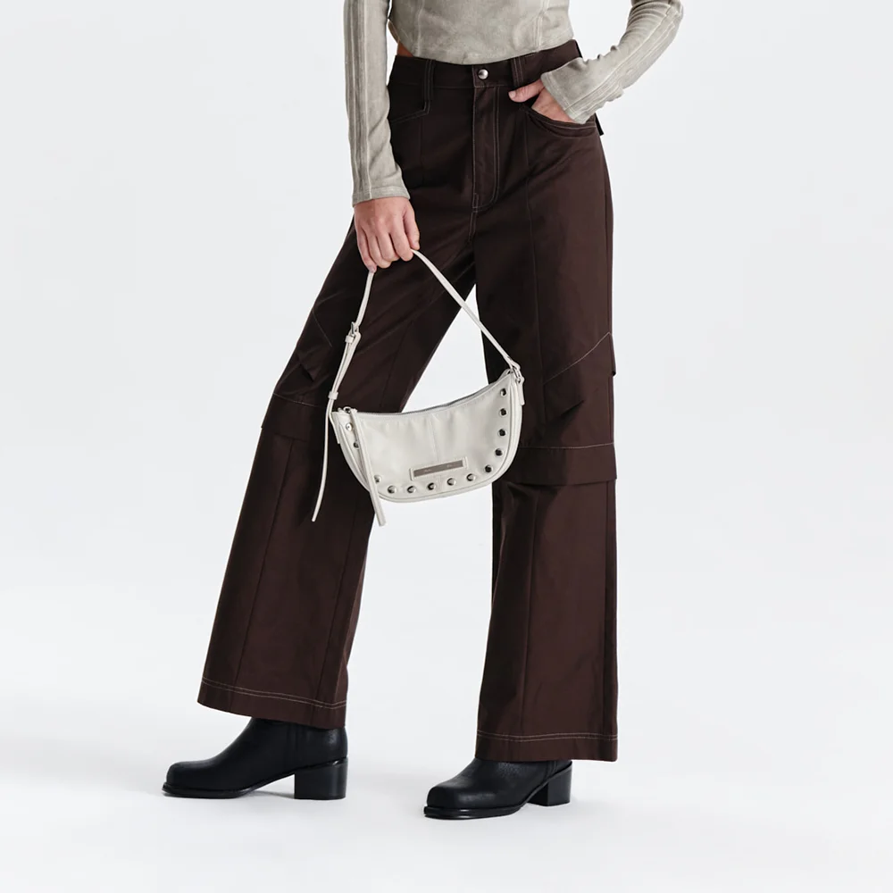 KNEE POINT TUCK WIDE PANTS IN BROWN