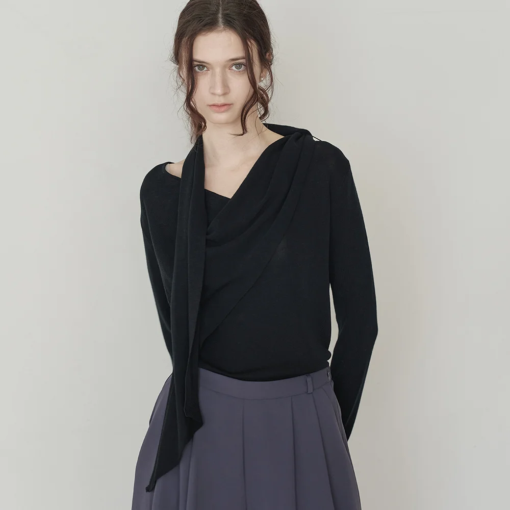 Lautre Claire Black Tied knit pullover