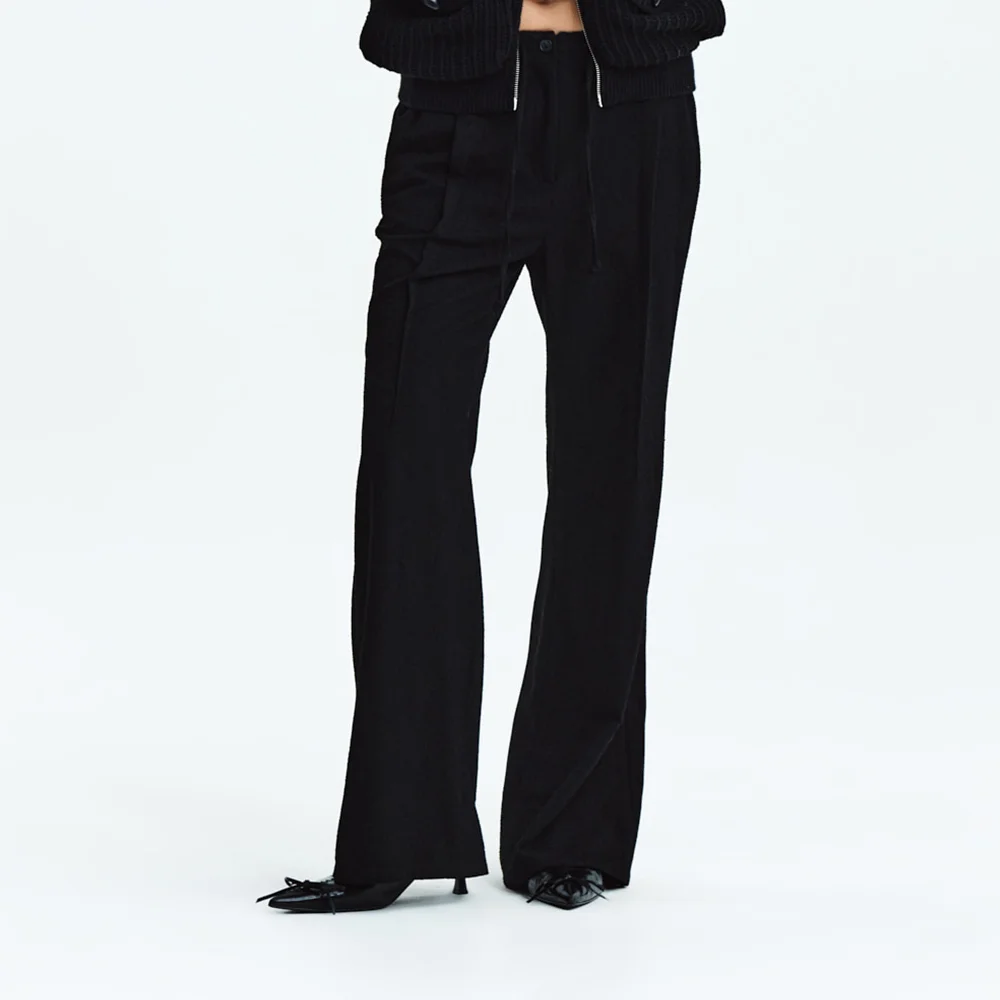 WAIST BUTTON POINT STRING SLIM PANTS IN BLACK