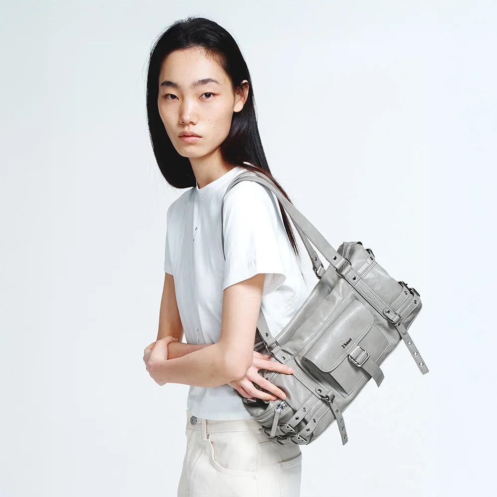 BELTED POCKET SHOULDER BAG IN GREY