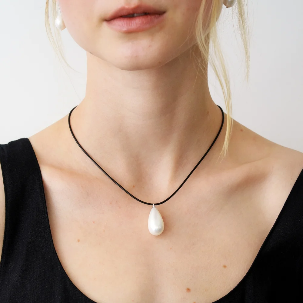 Bold Pearl Drop Leather Necklace (L261MNK060)