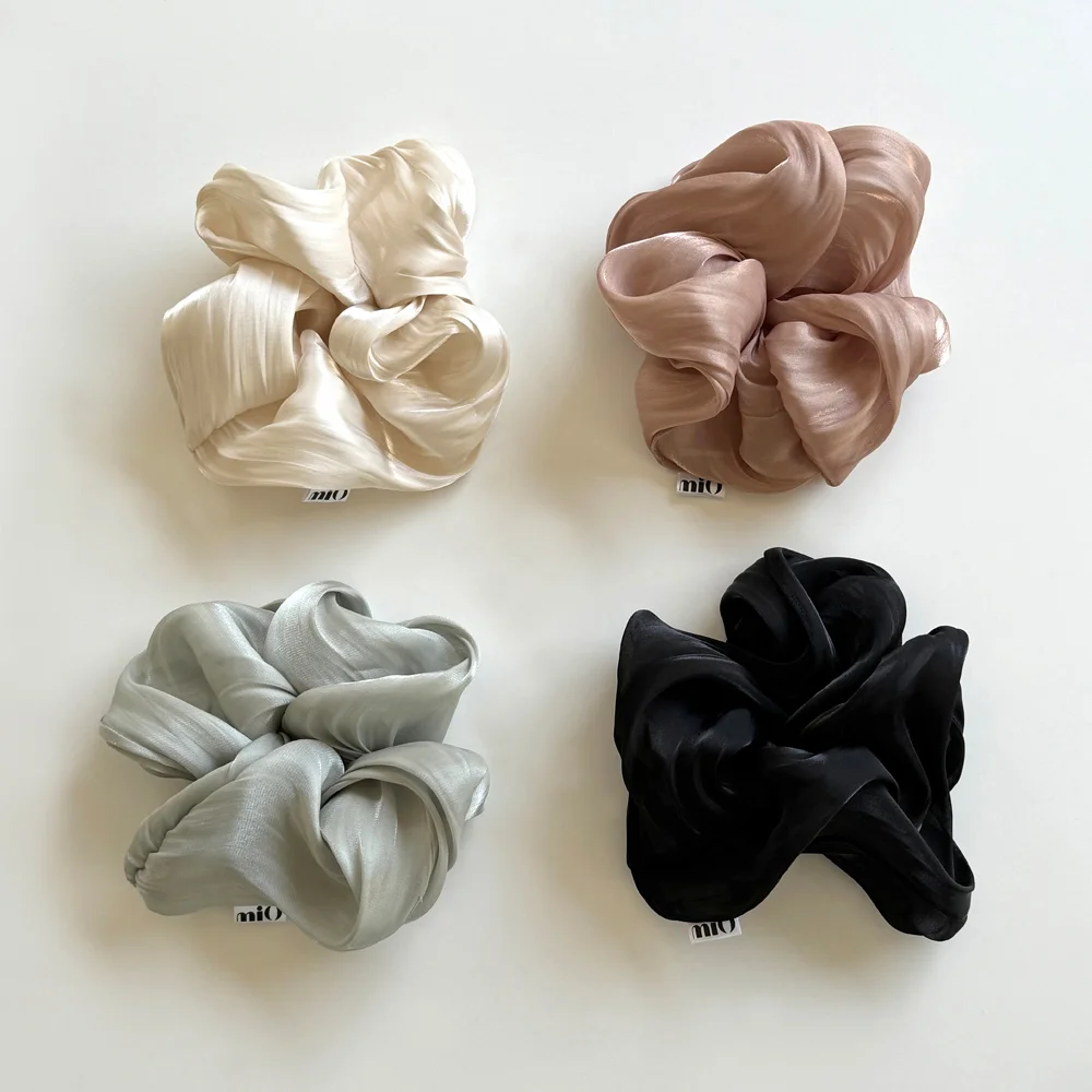 Yumi Lee 著用 Romantic Silky Scrunch(4color)