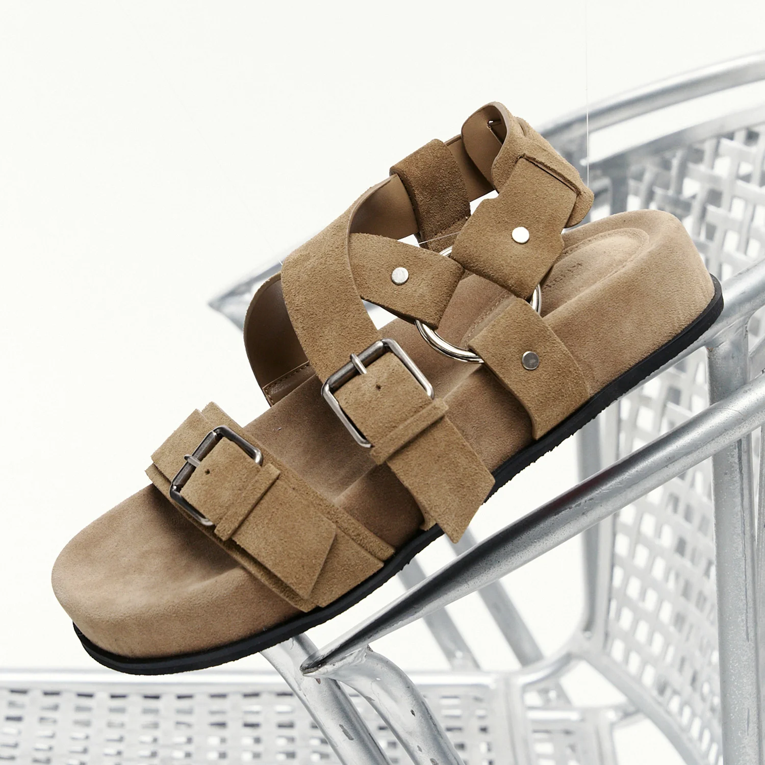 HARNESS BUCKLE SANDALS / BEIGE