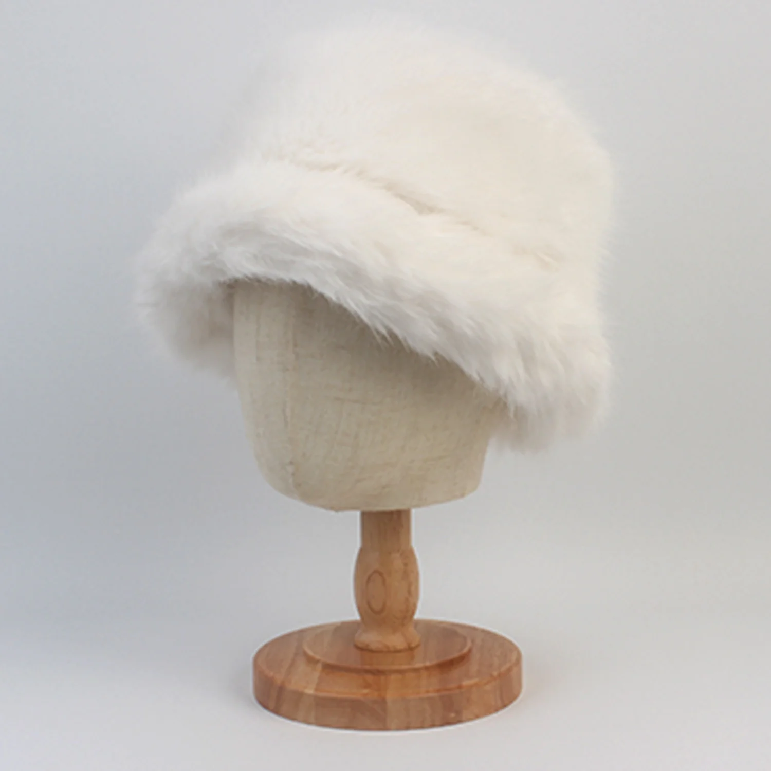 Wide Fur White Bucket Hat 毛皮帽