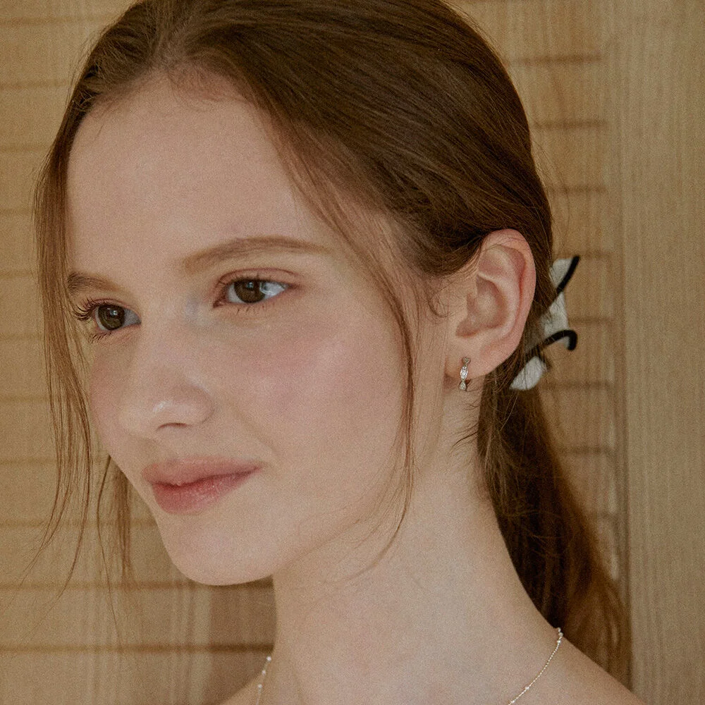 Oval Curve Earrings. EB1801