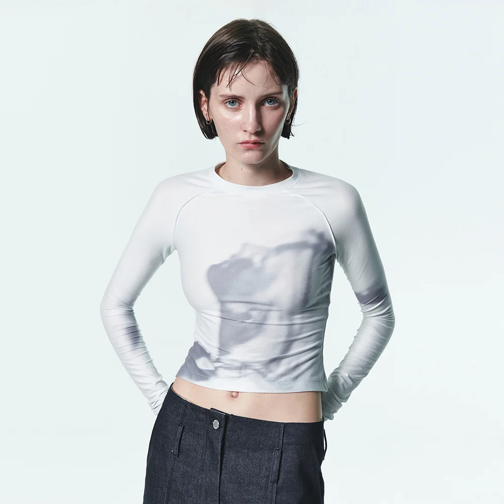 SENSUAL WOMAN GRAPHIC TEE