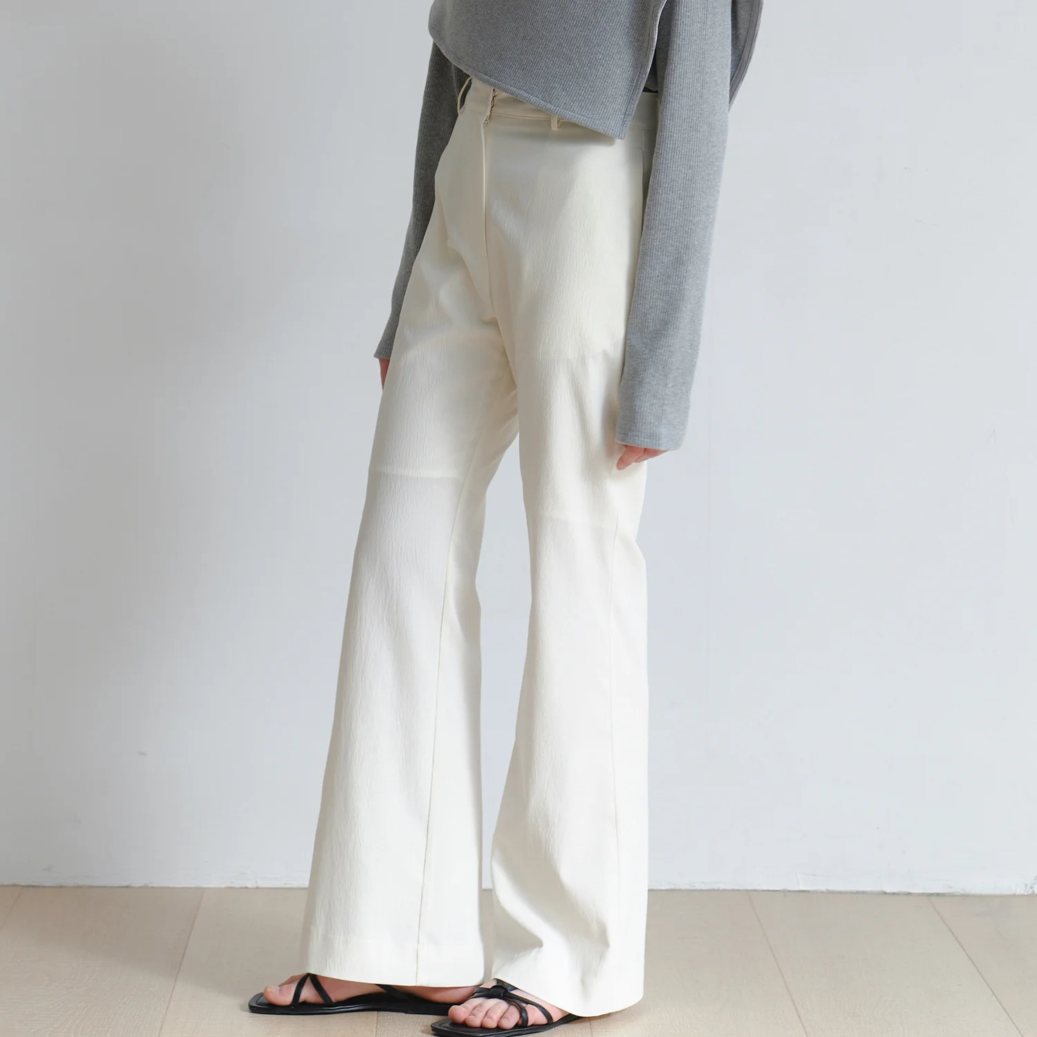 comos 1357 linkle bootcut pants (cream)