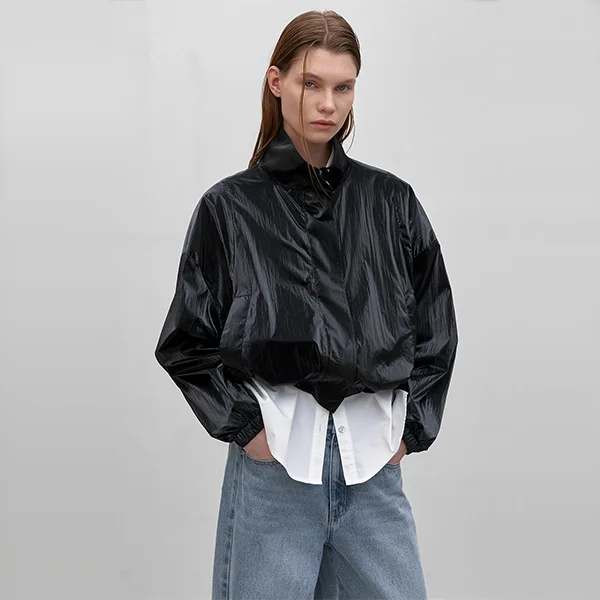 ODD B GLOSSY HIGH NECK SHORT JUMPER(JP-541)
