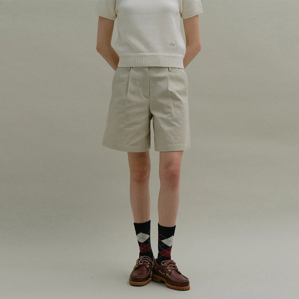 COTTON ONE-TUCK BERMUDA (natural green)