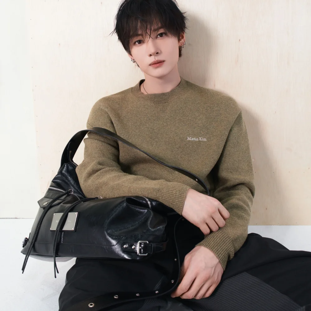 CALLIGRAPHY BACK LOGO KNIT PULLOVER IN KHAKI
