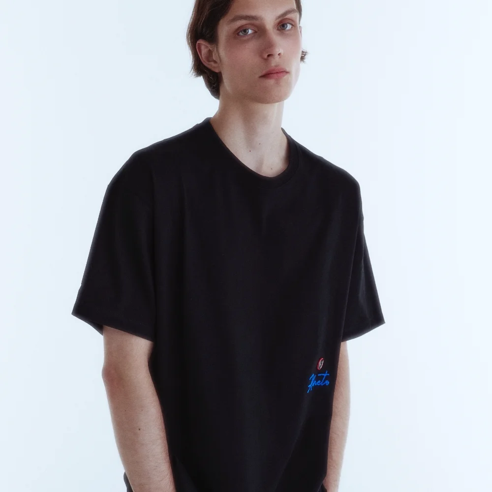 Classic Lettering Emblem T-Shirt_Deep Black
