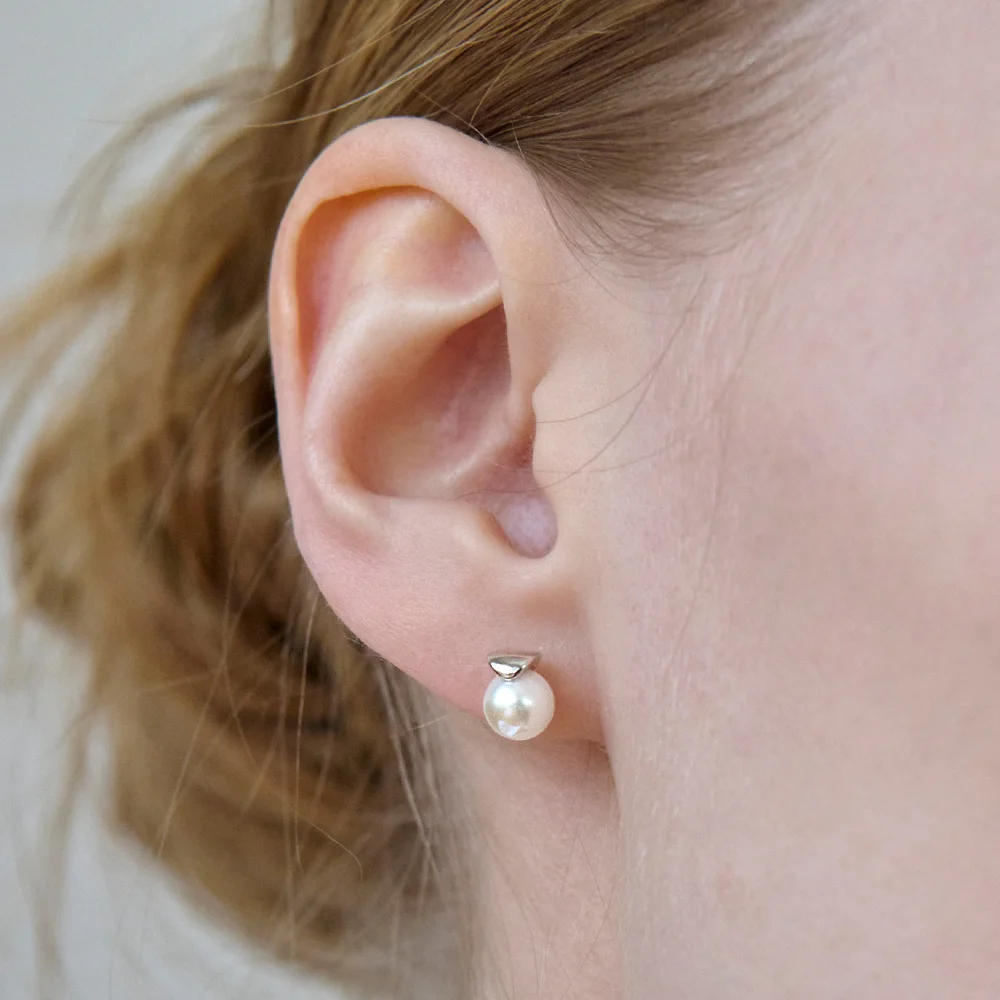Pearl Scoop Stud Earrings