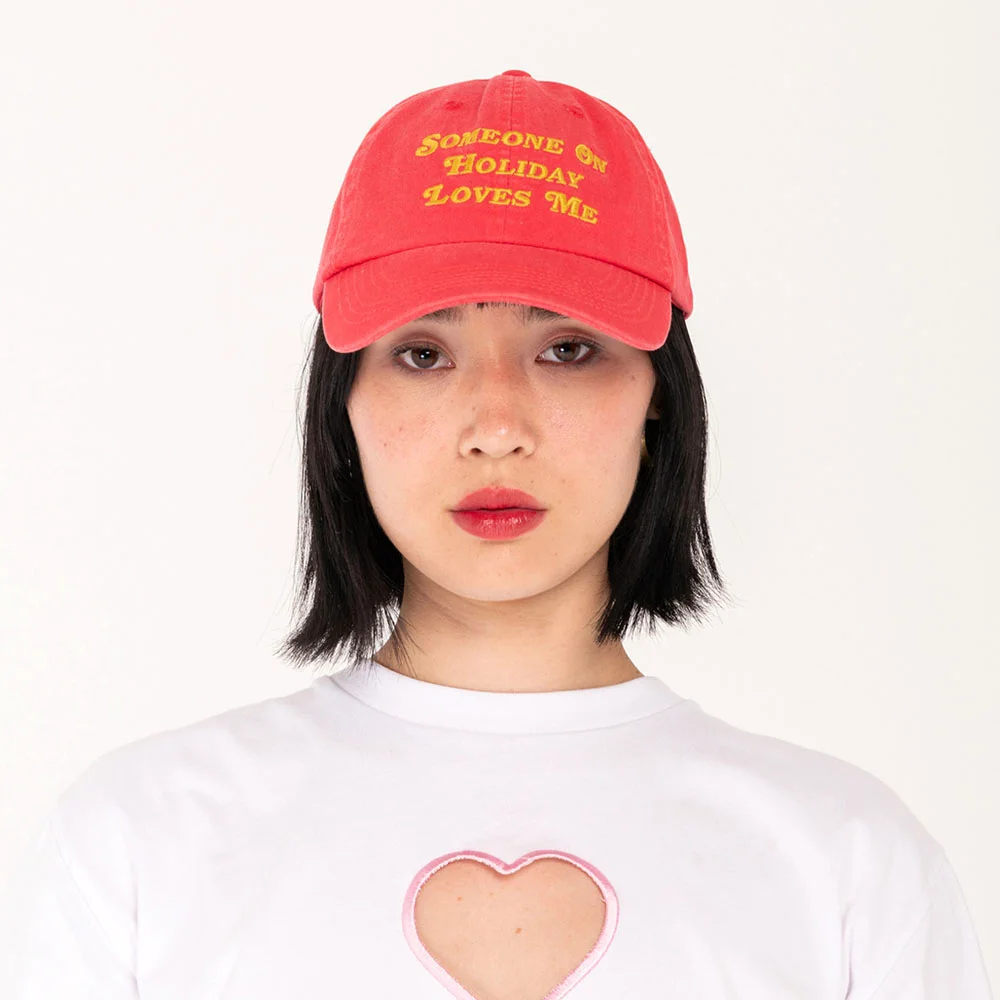 (W) SOMEONE ON HOLIDAY CAP (RED)