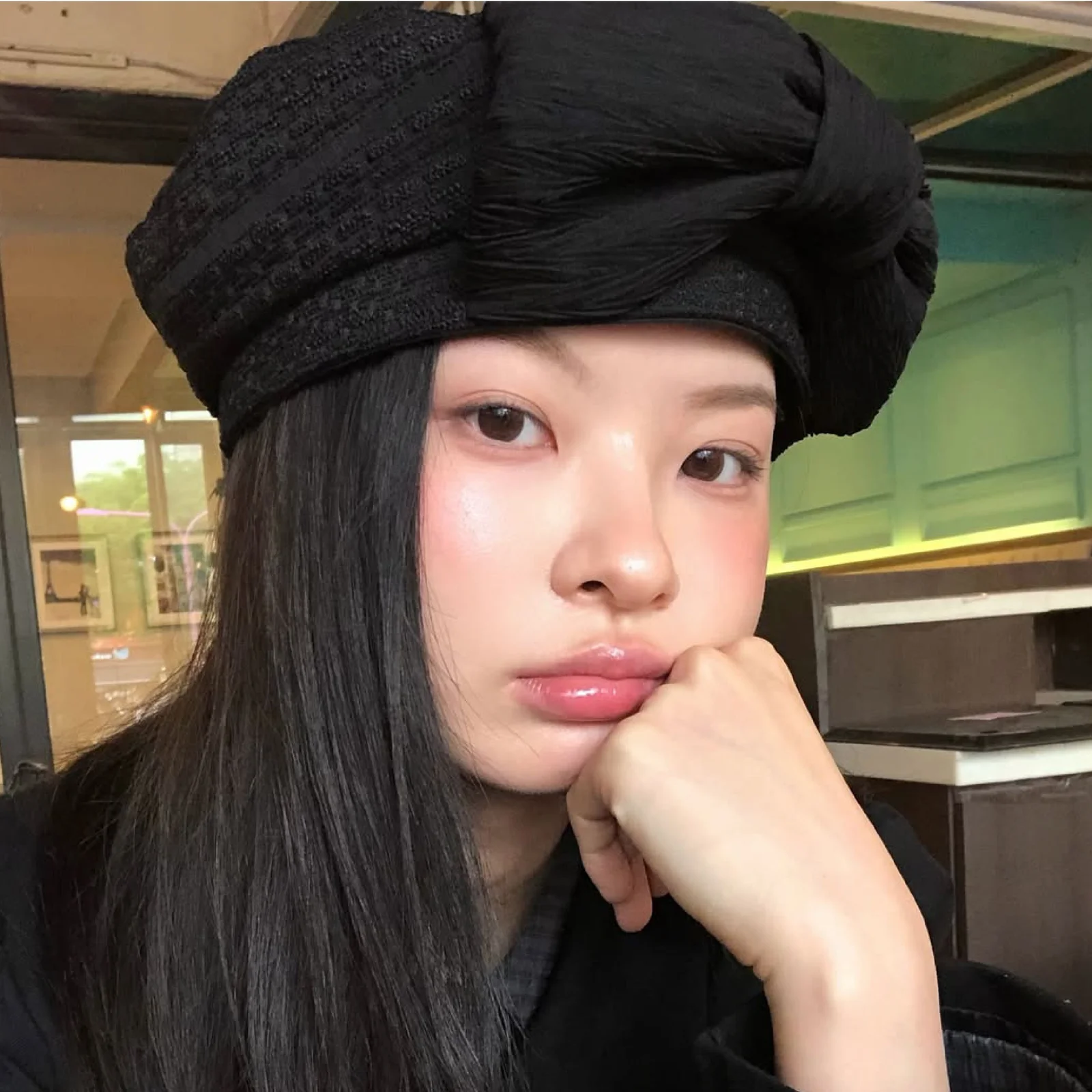 STRIPE BOW BERET IN SHEER BLACK