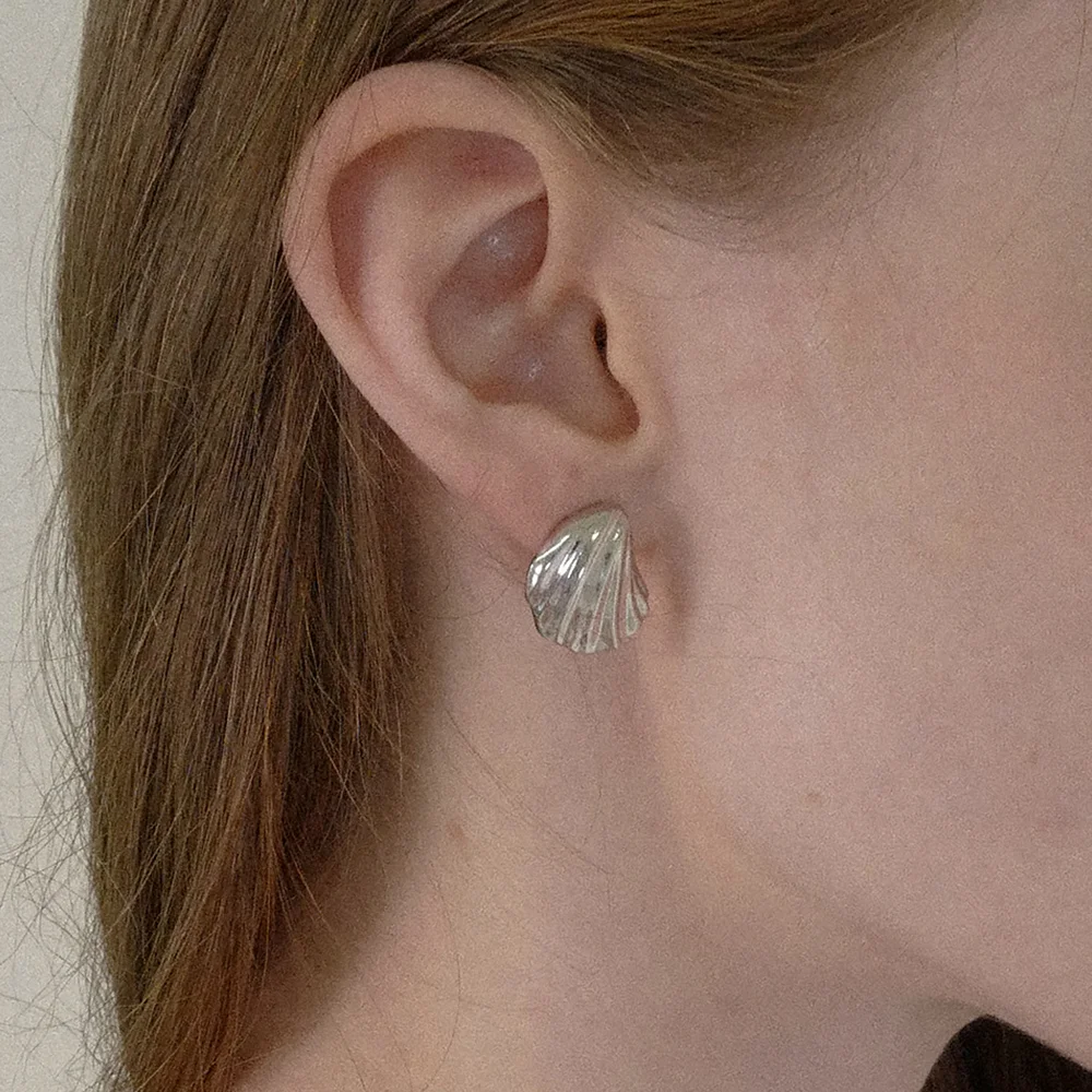 pleats shell earring