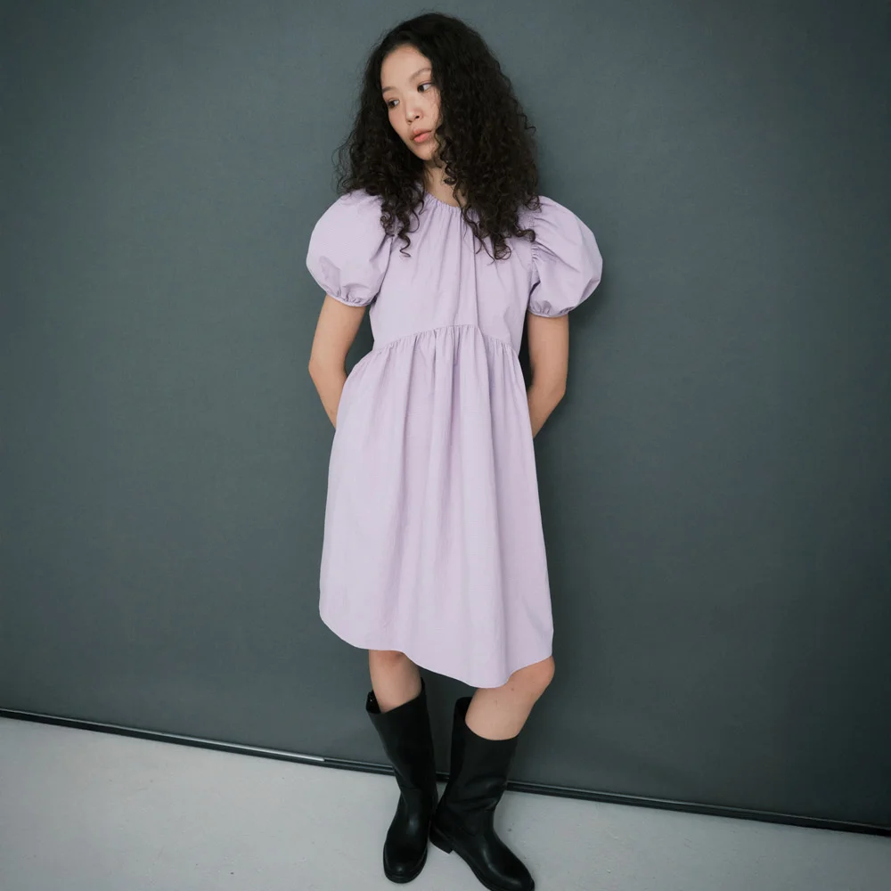 ARCHED SHIRRING PUFF SLEEVE DRESS / PURPLE