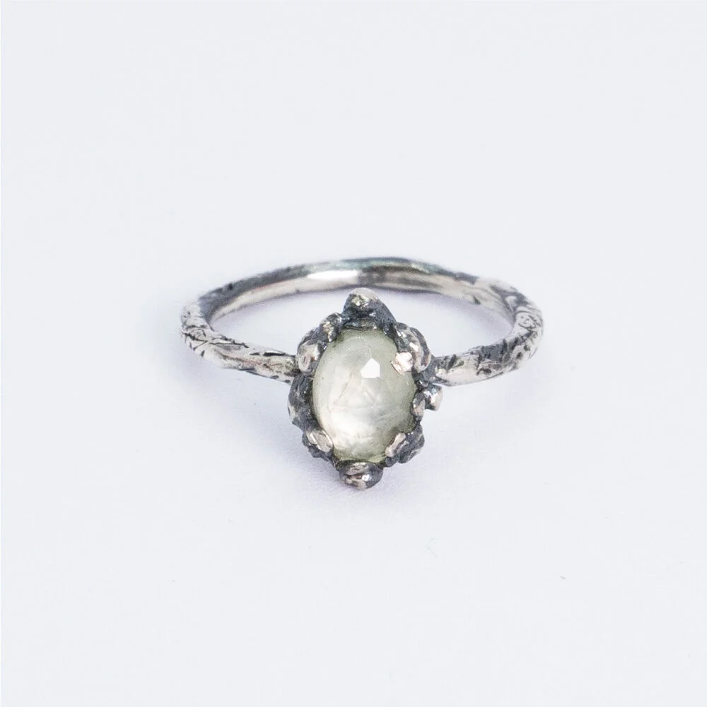 HR 112R_Antique Gemstone Ring (Prehnite)