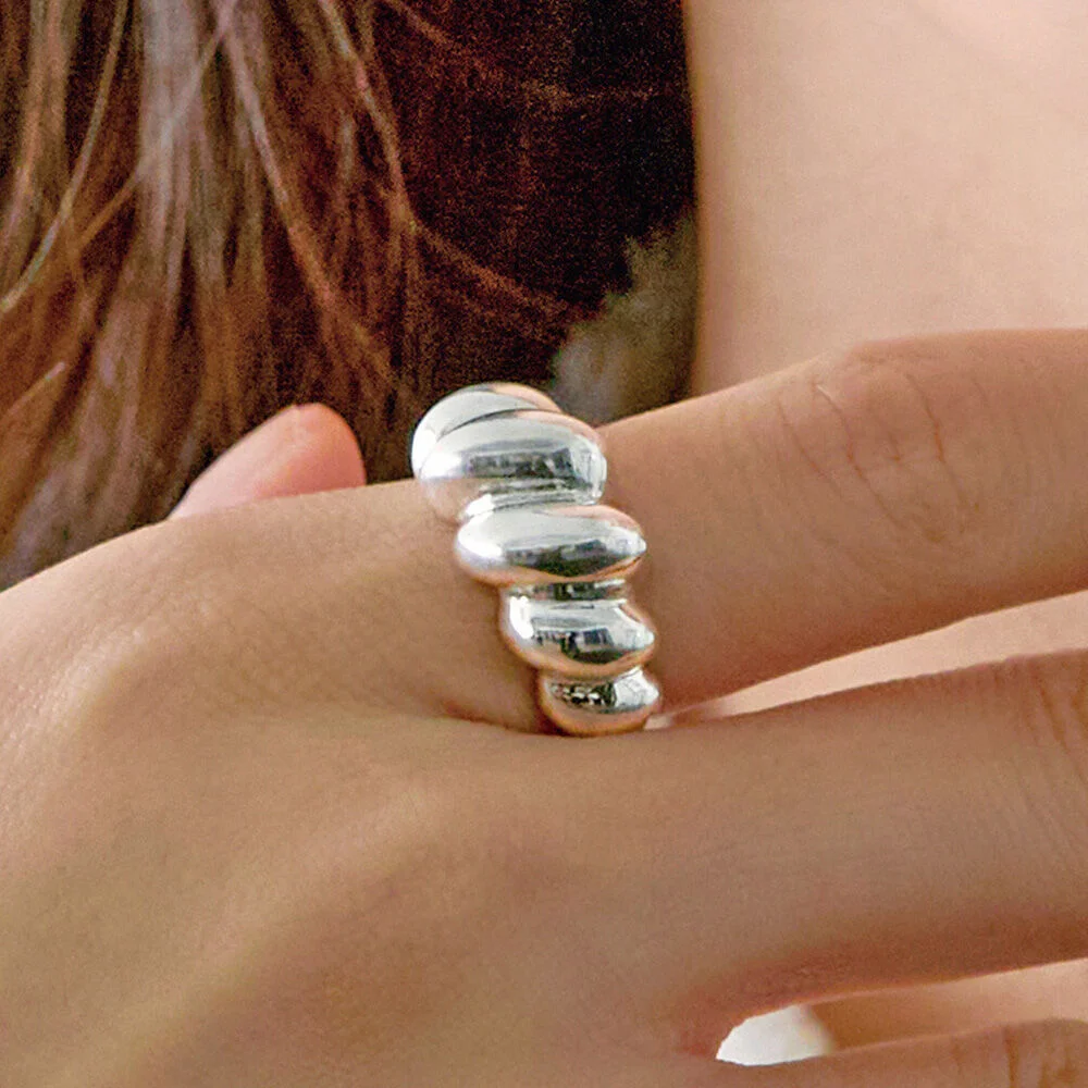 Trumpet shell ring