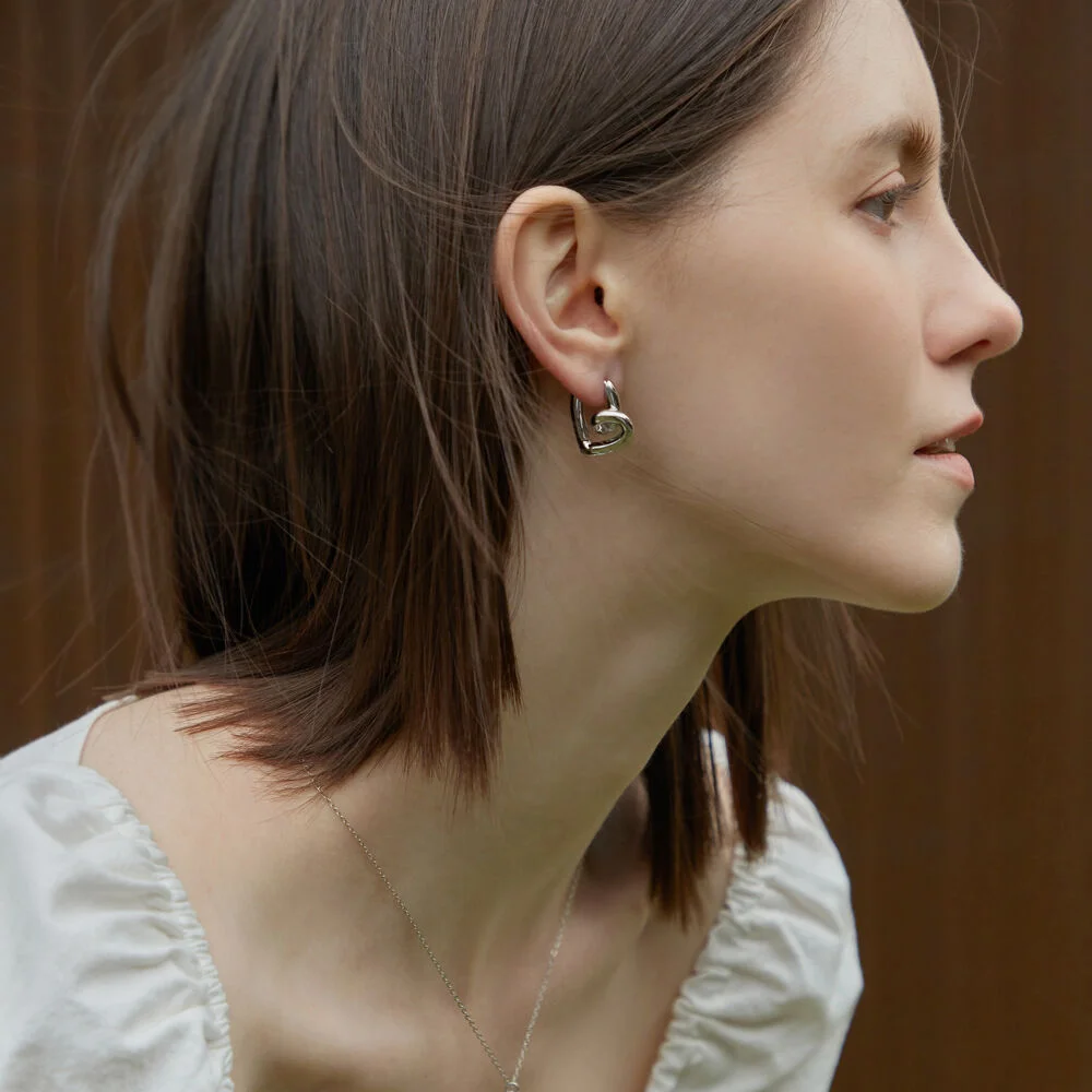 Kim Hye-jun,Cheon Yeong-min 著用 Heart Bold Earring