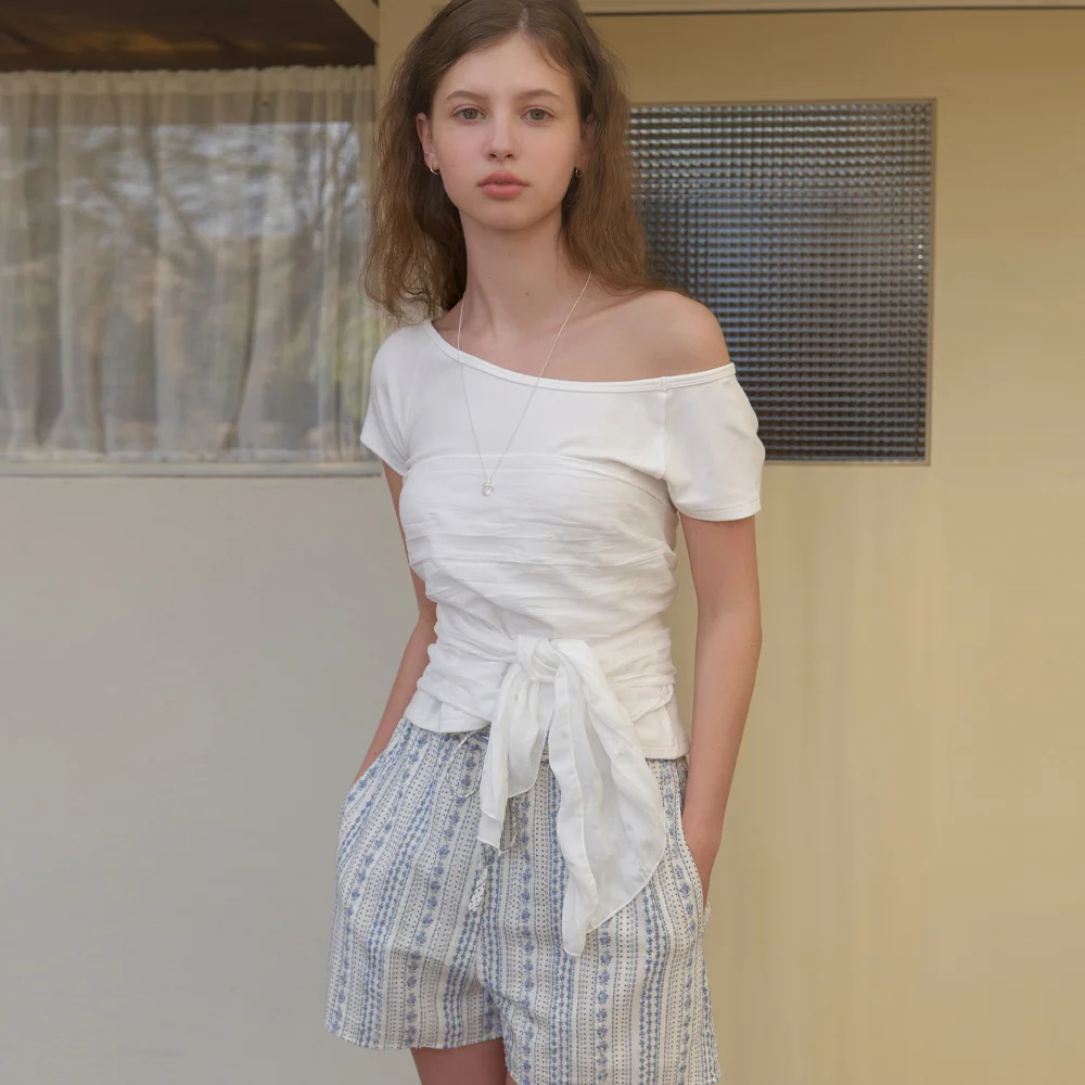 Anni off shoulder half t-shirt (white)