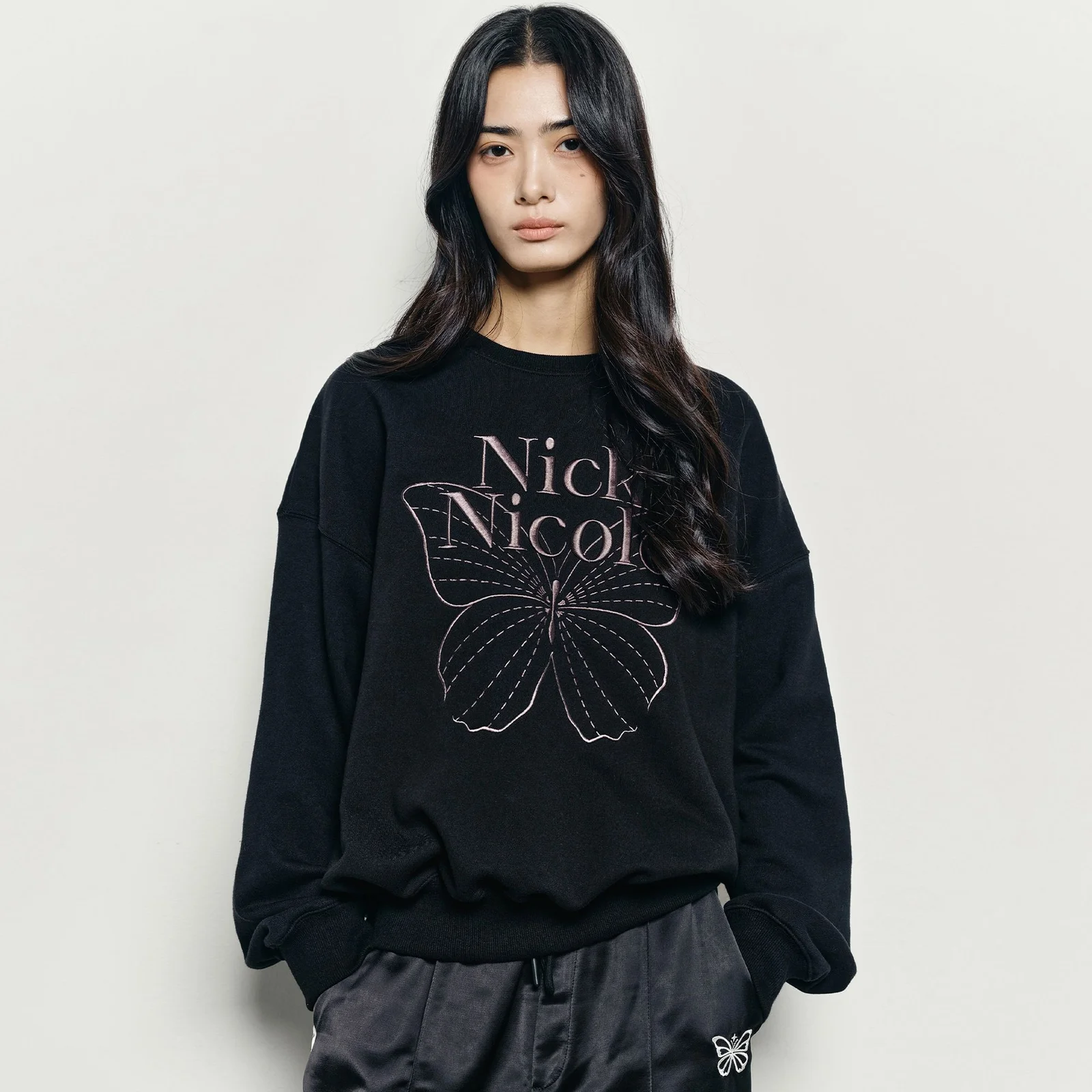 VOLUME BUTTERFLY SIGNATURE SWEATSHIRT_BLACK CHARCOAL