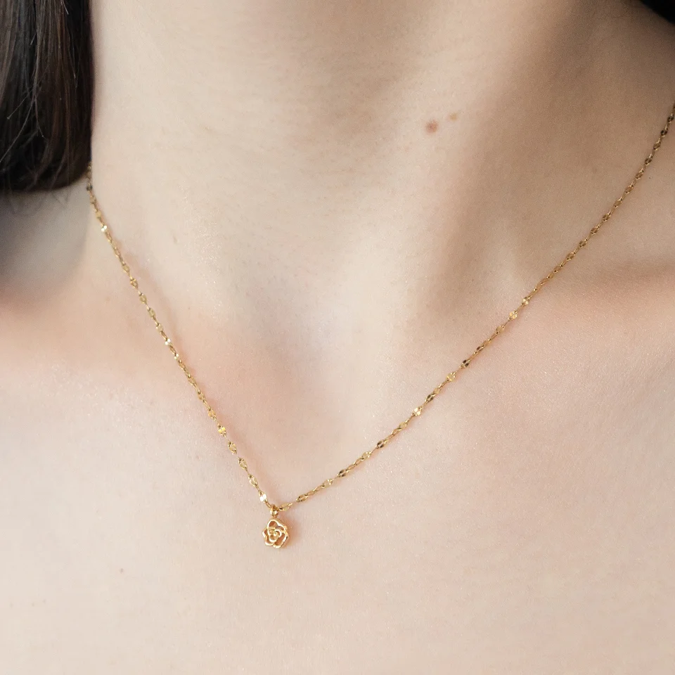 Mini rose gold necklace
