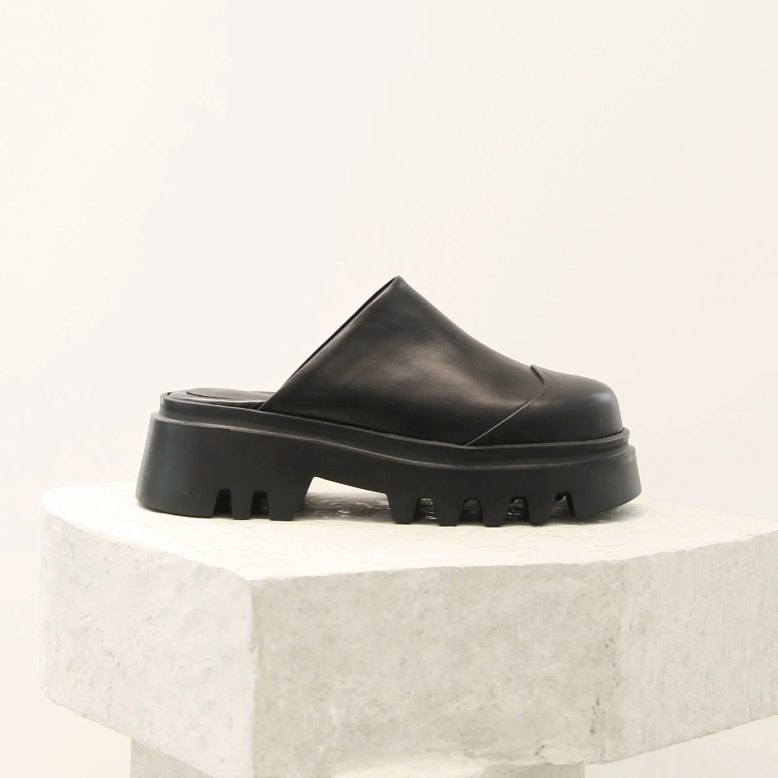 Lucas Mules Black