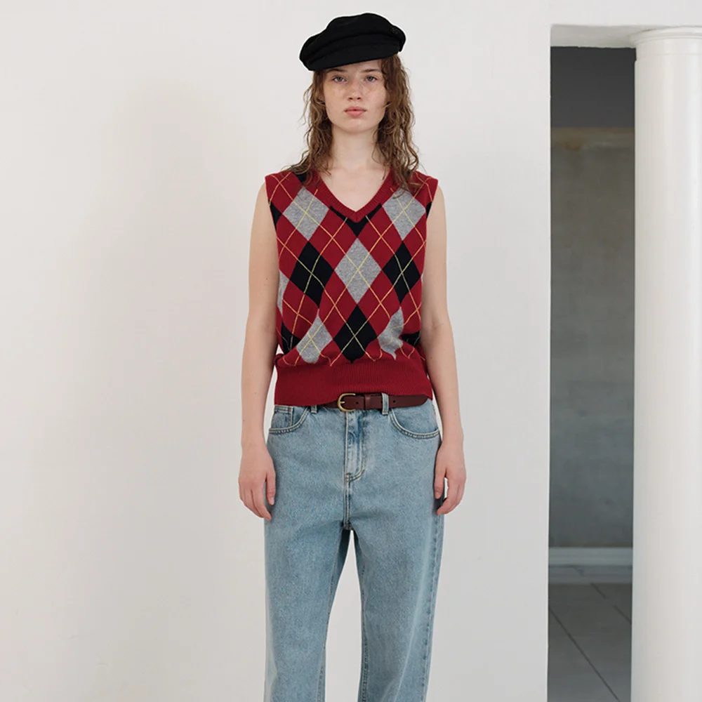 Caden Argyle Knit Vest_Burgundy