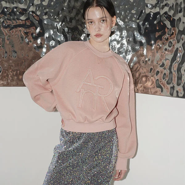 METAL EMBROIDERED LOW-CUT NAPPING SWEATSHIRT PINK BEIGE (T-6731)