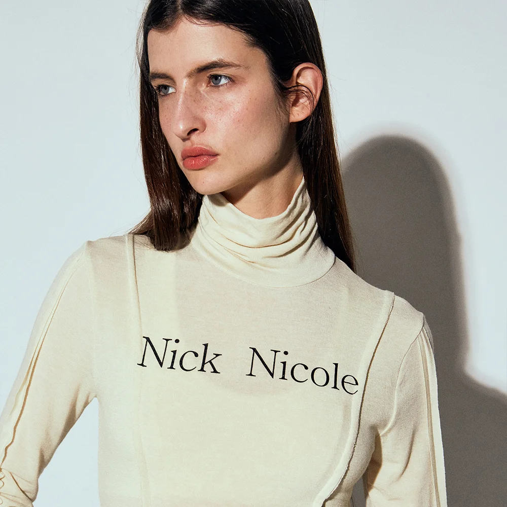 NICOLE PINTUCK LINE TURTLENECK TOP_LIGHT BEIGE