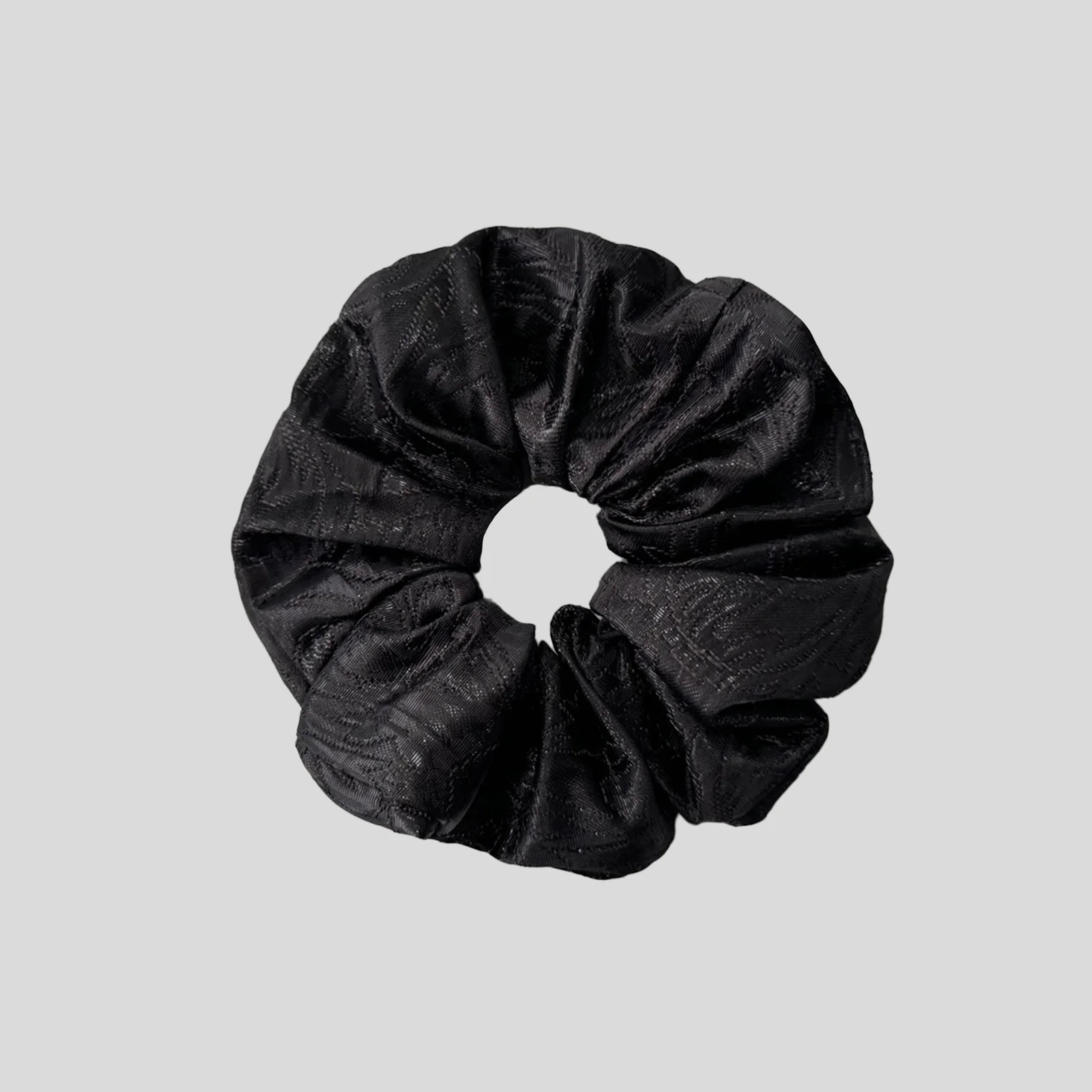 JACQUARD SCRUNCHIE (BLACK)