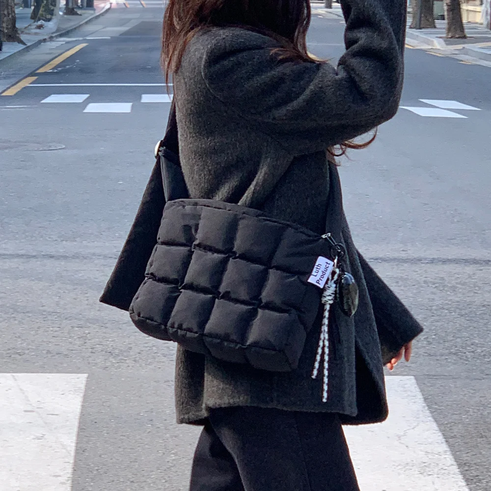 (13次入貨) Chocolate Puffer Cross Bag(朱古力袋) _ BLACK_ L