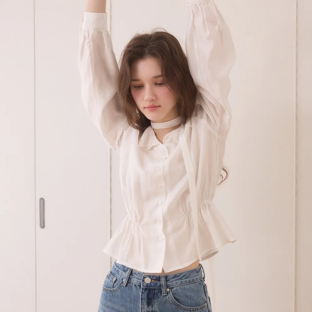 Duffle shirring ruffle tie blouse - white