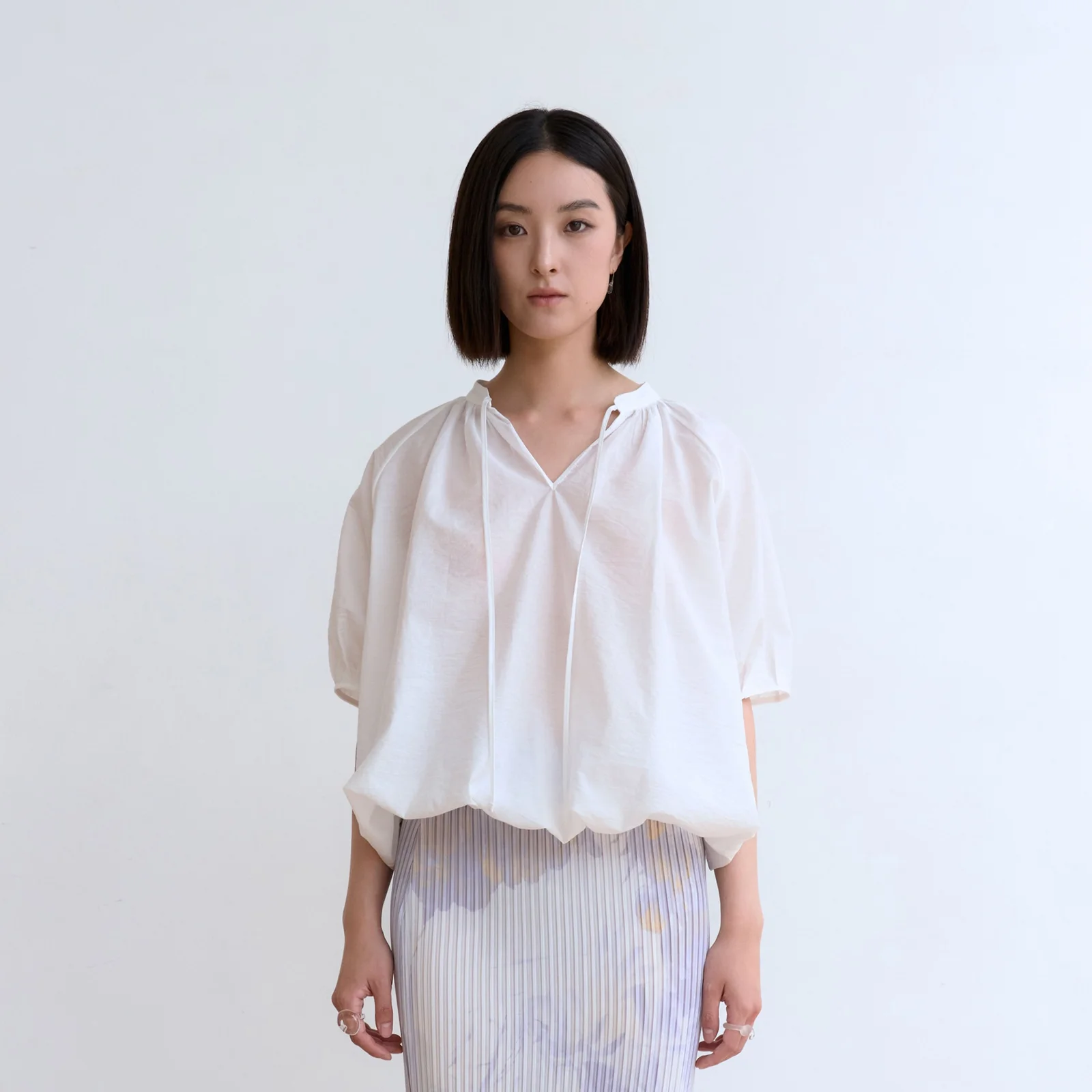 SHIRRED VOLUME BLOUSE (WHITE)