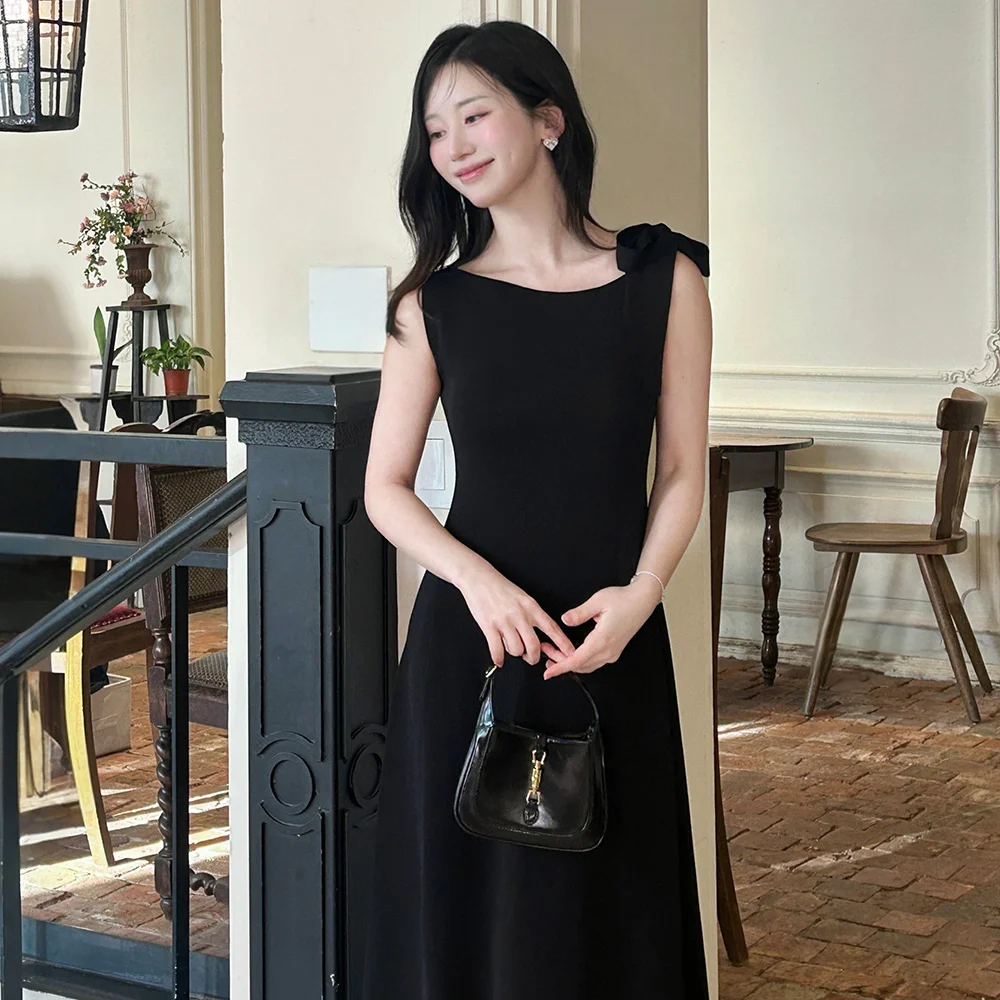Unbalance neck ribbon flare long dress - black