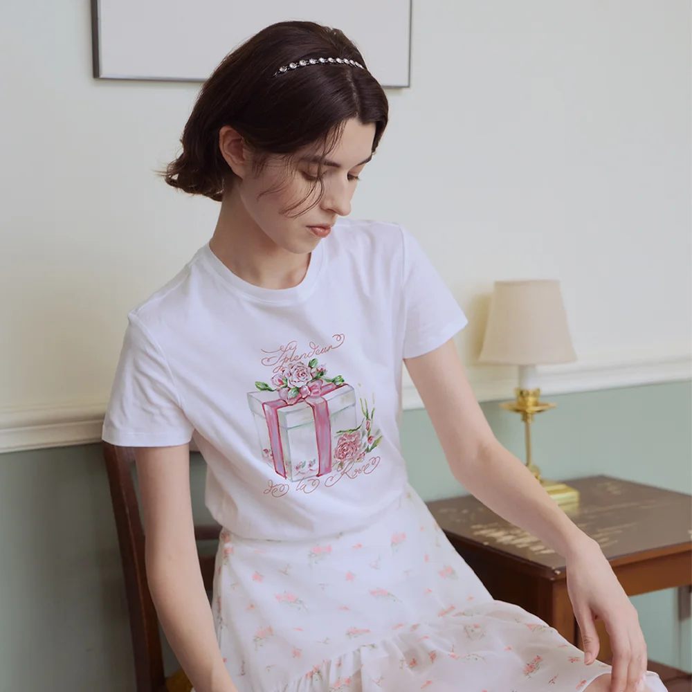 Rose Decorated Gift Box Print T-shirt