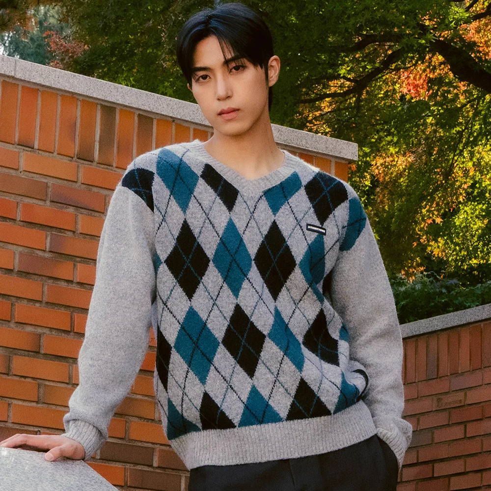 V-Neck Argyle Sweater (GREEN)