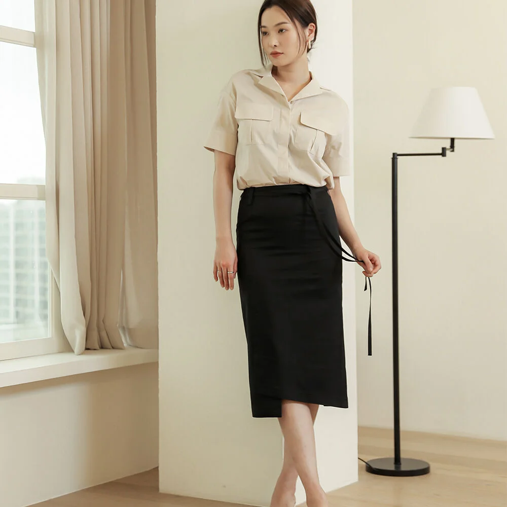 slit belted skirt / Black