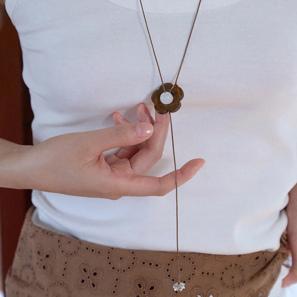 flower wood string necklace