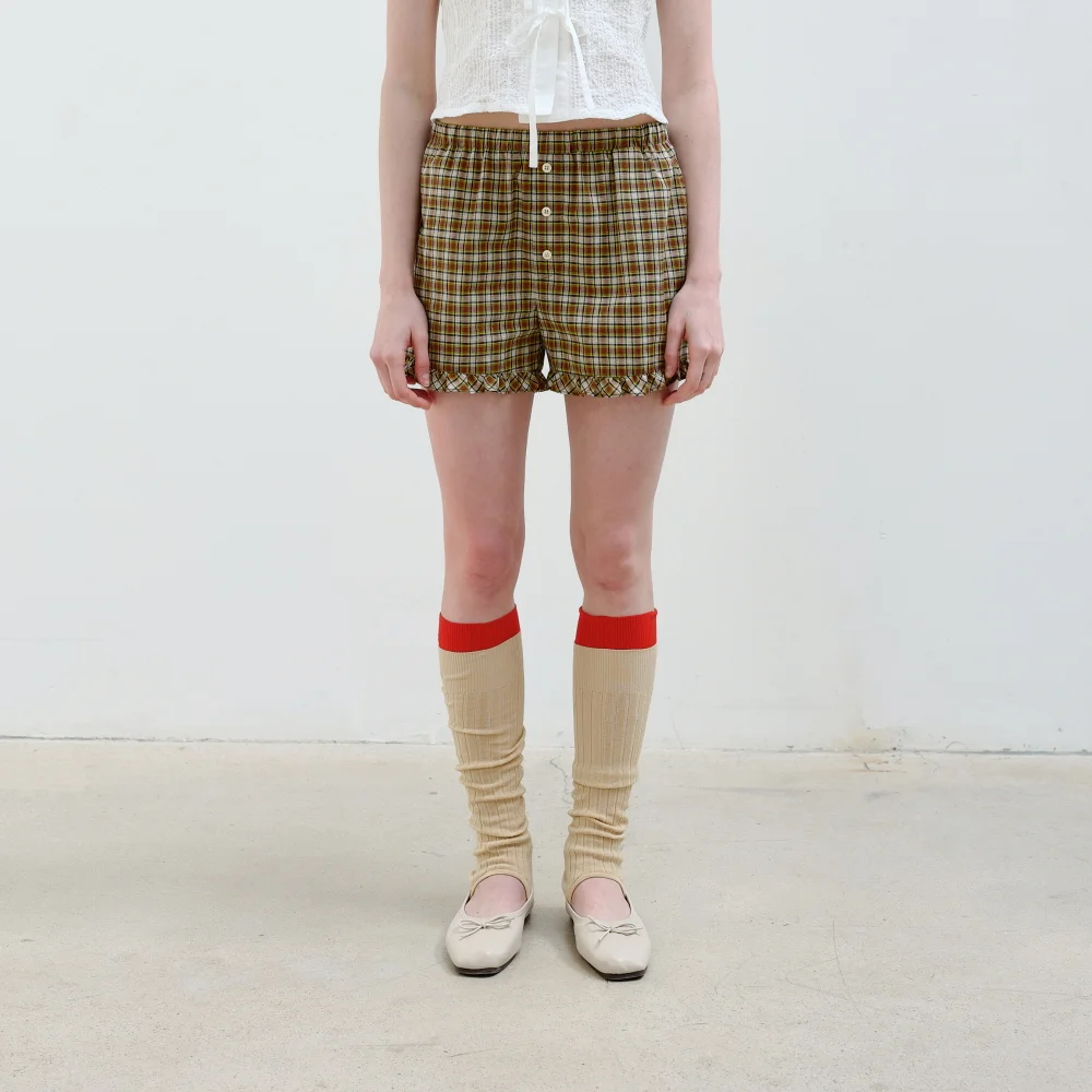 CHECK FRILL SHORTS - BROWN