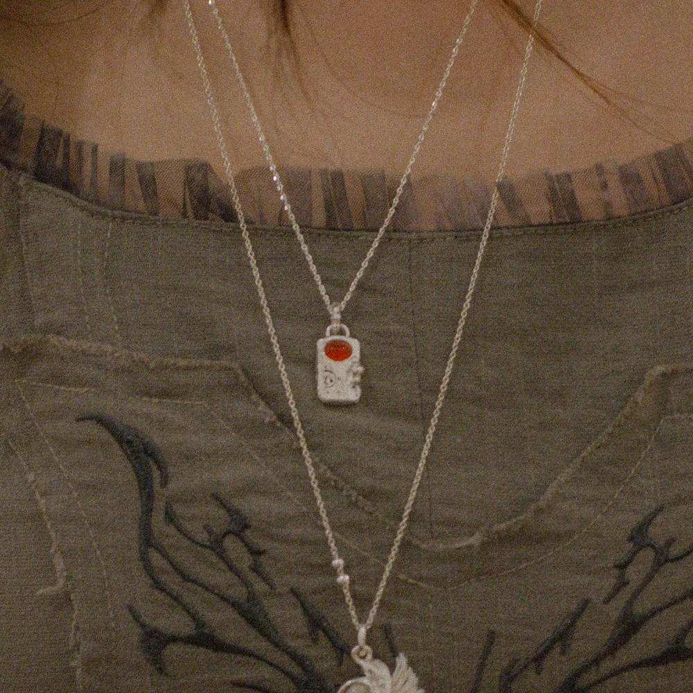 Room On Necklace Room On 頸鏈