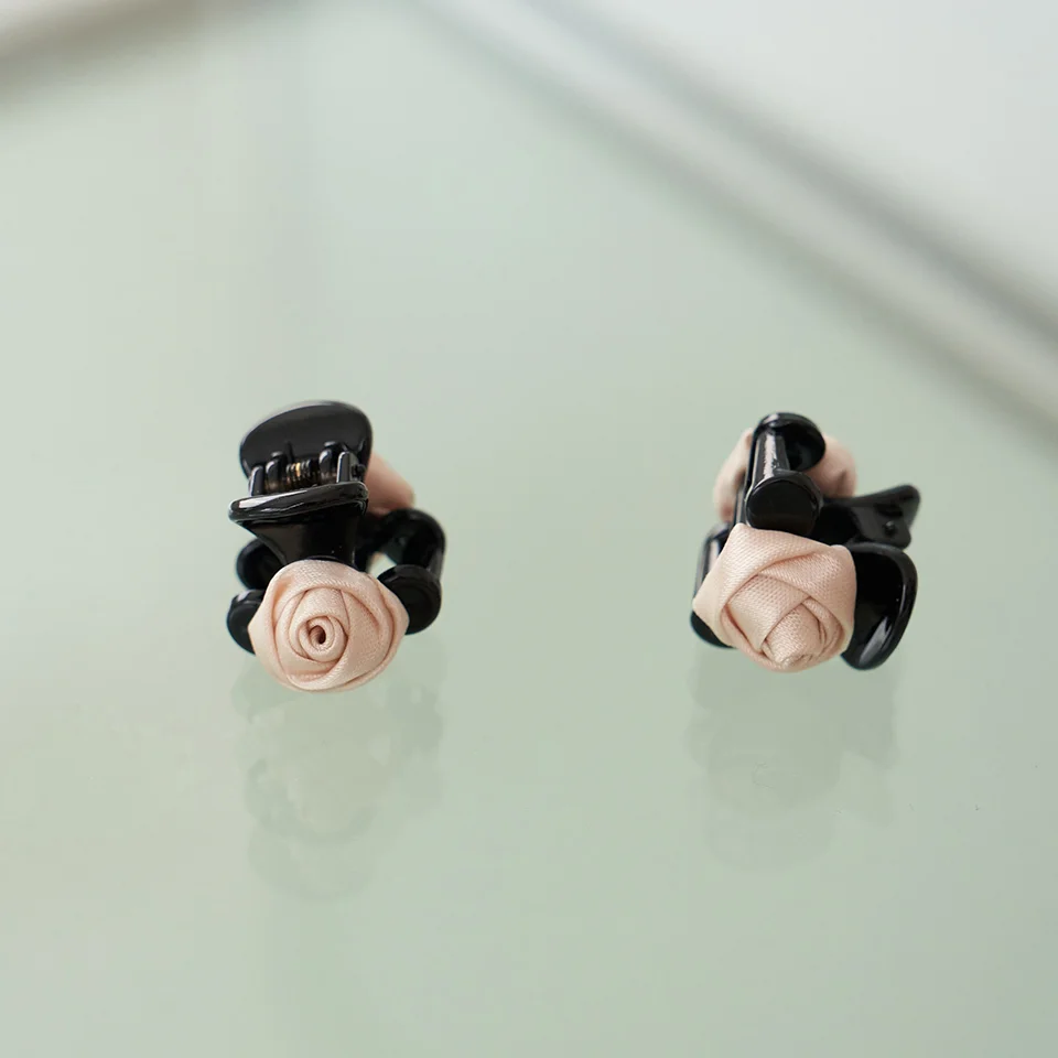 petit rose hair clip - Ivory