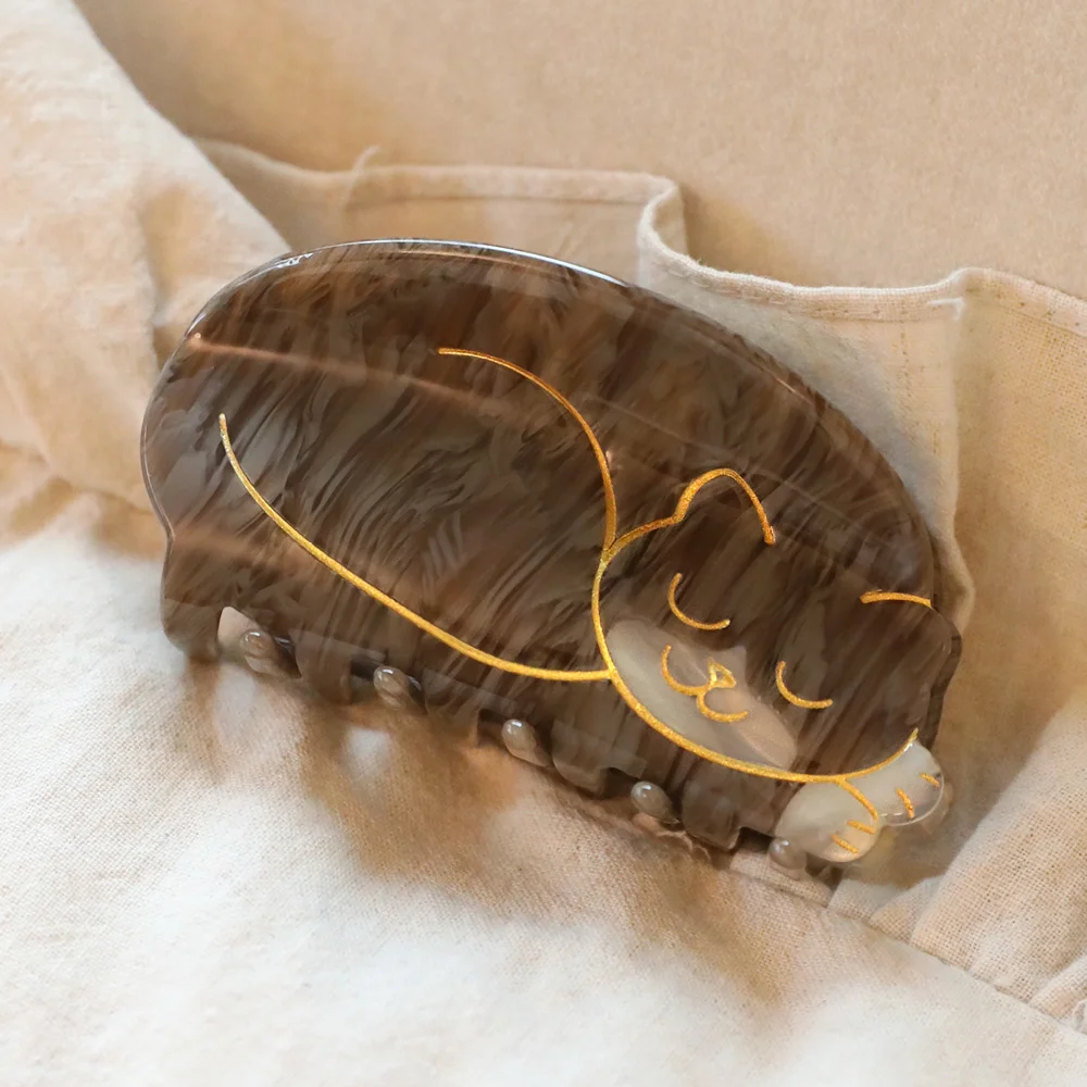 Sleeping Cat Hair Claw