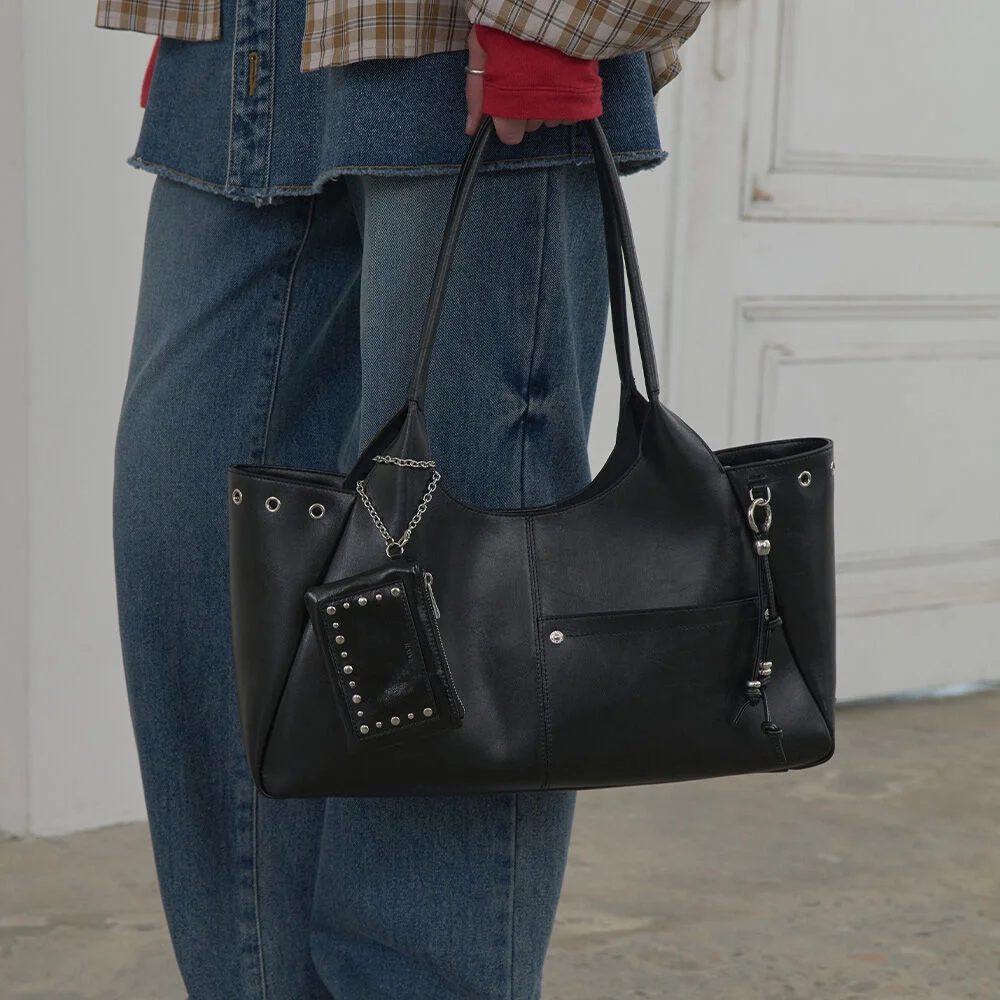 Luca Shoulder in Black UA5AB092-10