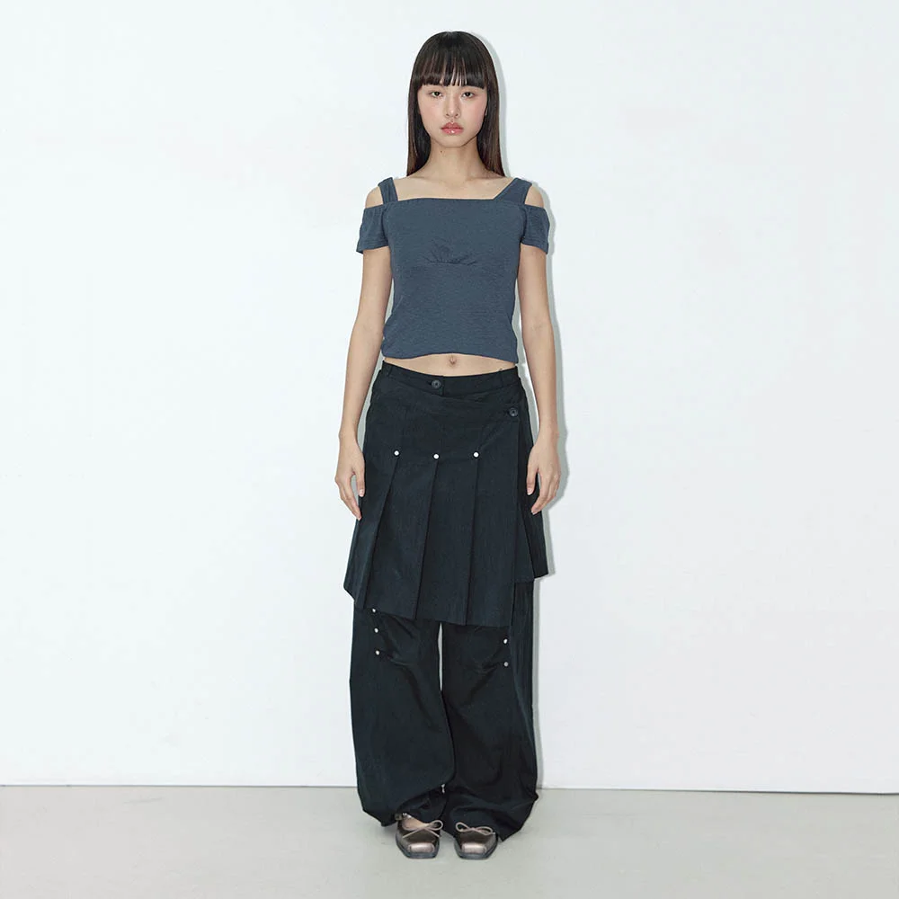 ATYPICAL RIVET PLEATS SKIRT (BLACK)