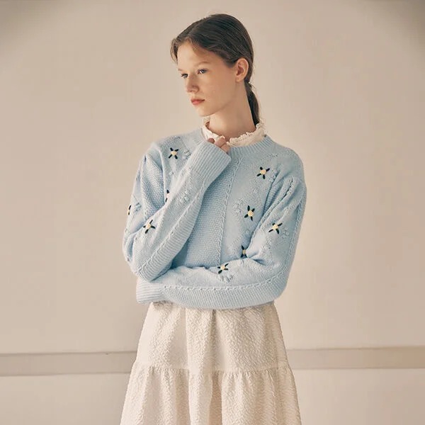 HAND FLOWER EMBROIDERY KNIT SKY