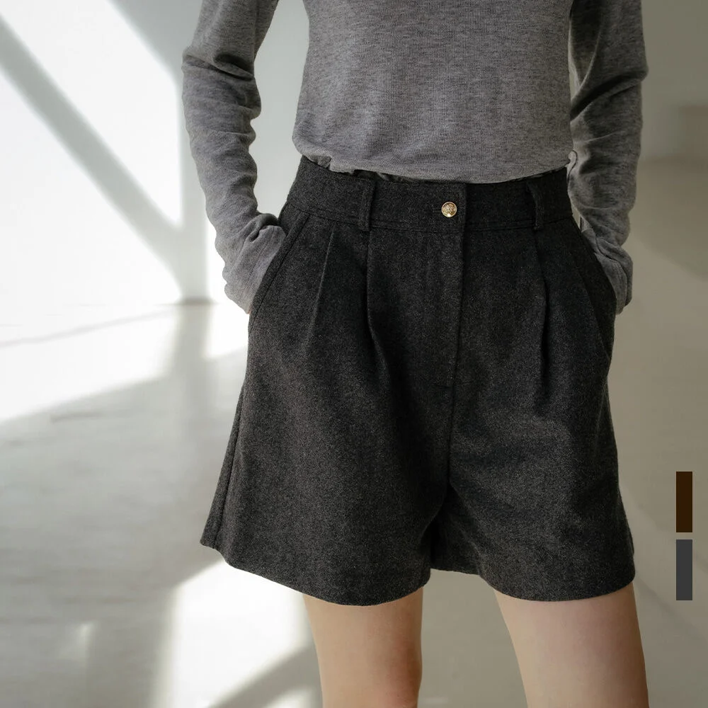 Wool blend two-tuck short _
