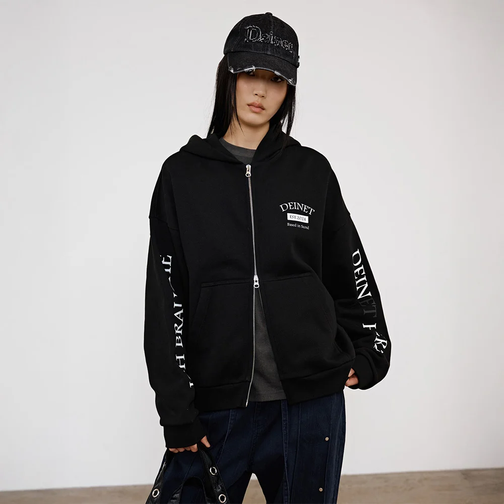 GERMAN LETTERING HOODIE ZIP-UP IN BLACK