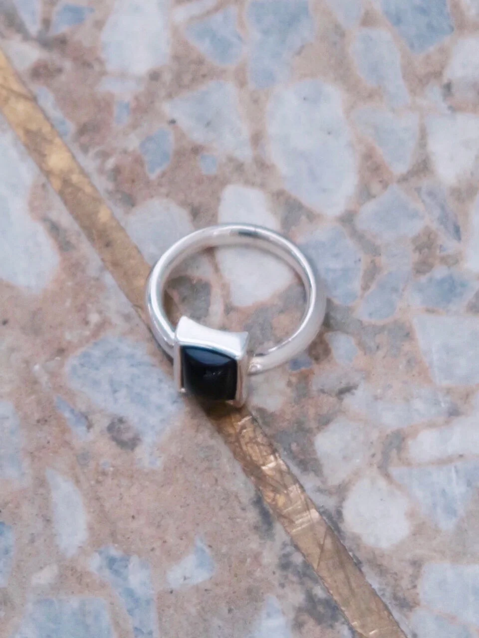 ONYX RECTANGLE RING