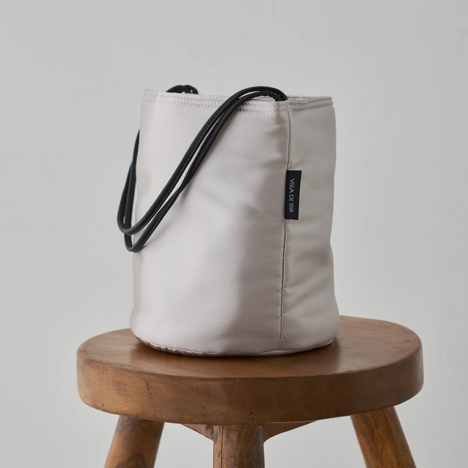 padding silk bucket bag - SILVER 真絲 水桶 銀色 鋪棉袋